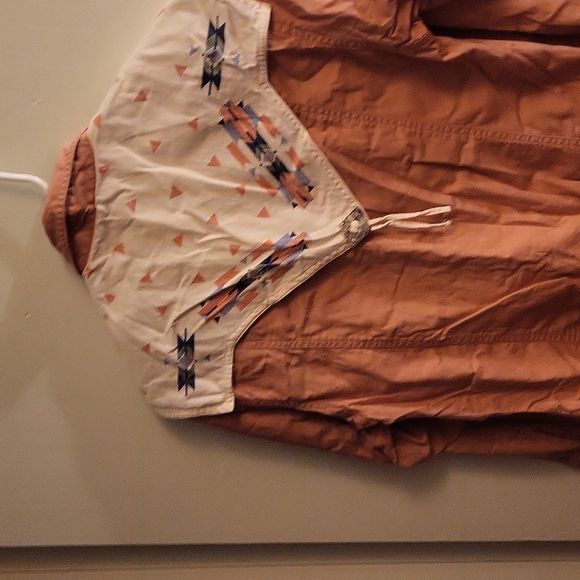 VINTAGE WRANGLER WOMANS L WESTERN LIGHTWEIGHT BUTTON UP w tassels - Picture 3 of 5